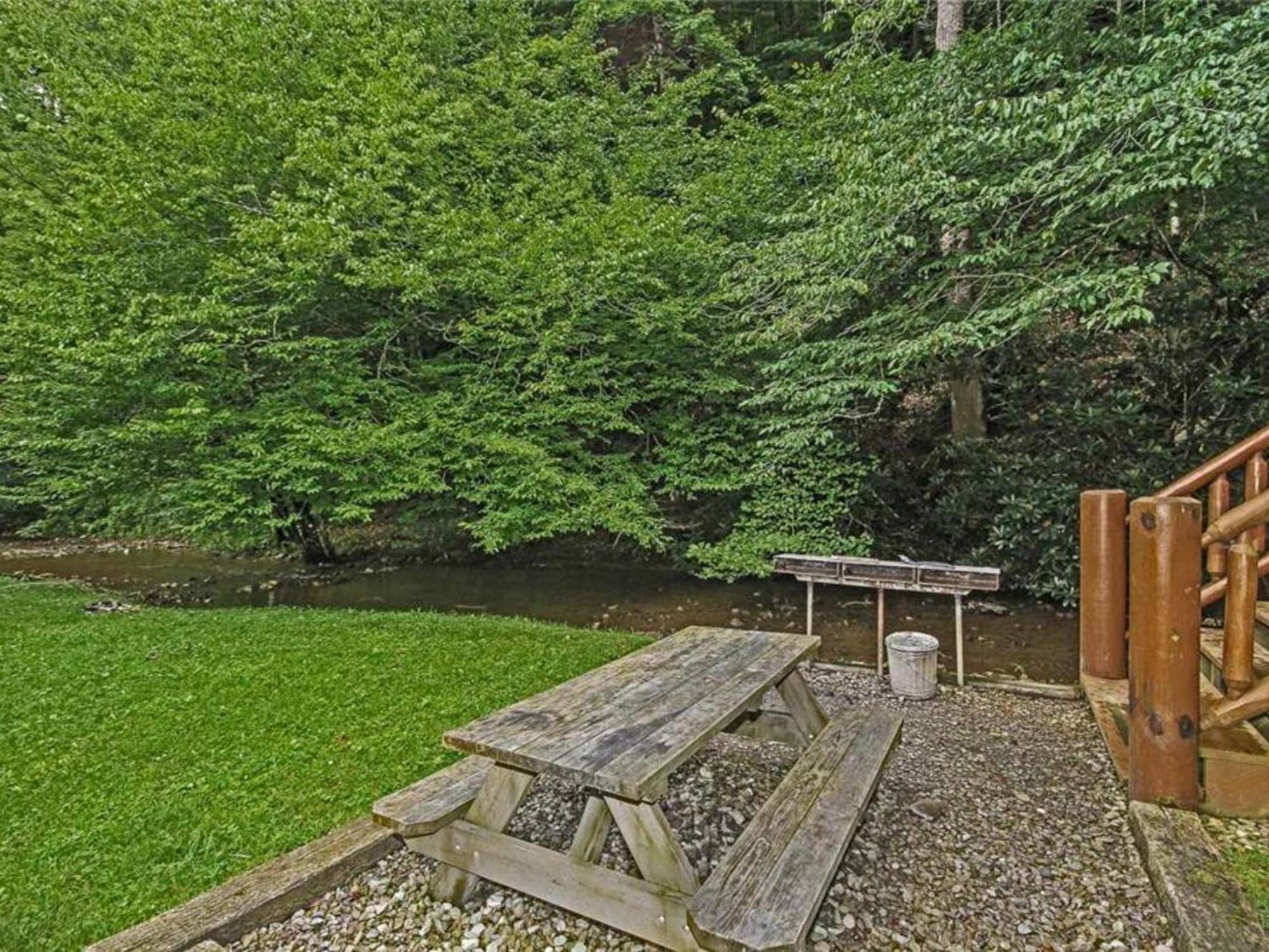 גטלינבורג Creekside Lodge מראה חיצוני תמונה